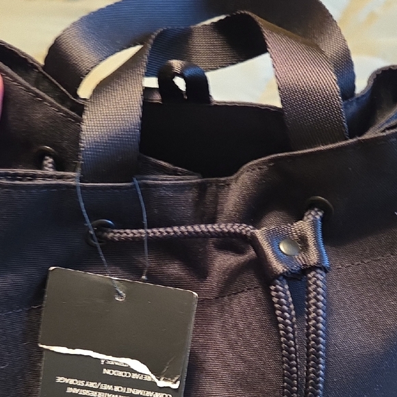 Hurley NWT Black Solana Convertible Backpack - Picture 8 of 9